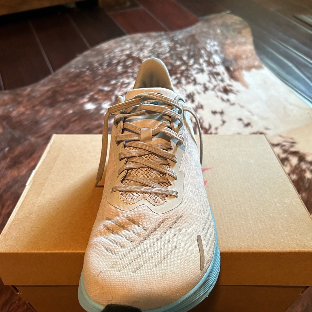 Men’s size 8 ALTRAFWD Experience running shoes. - Picture 6 of 8